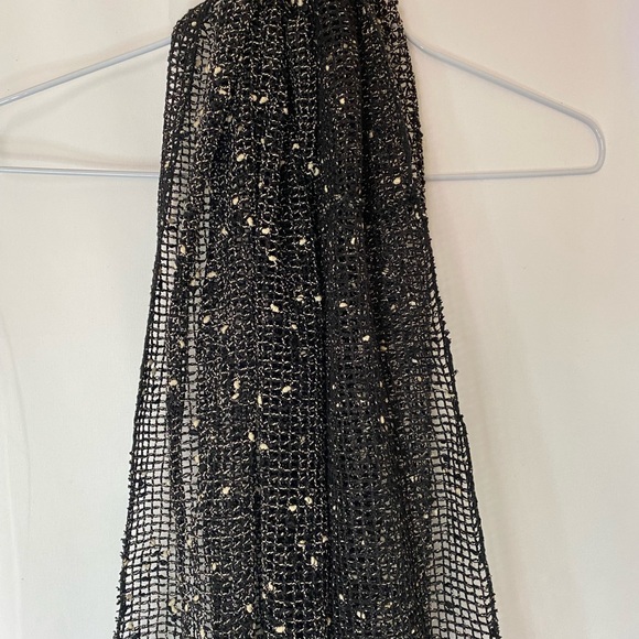 Accessories - Ladies Infinity mesh style scarf. Black and white EUC great for spring outfits